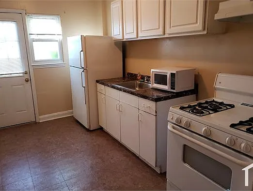 3007 E Federal St — Photo 5