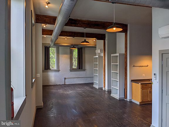 3rd image of 2111-15 E Susquehanna Ave #2A