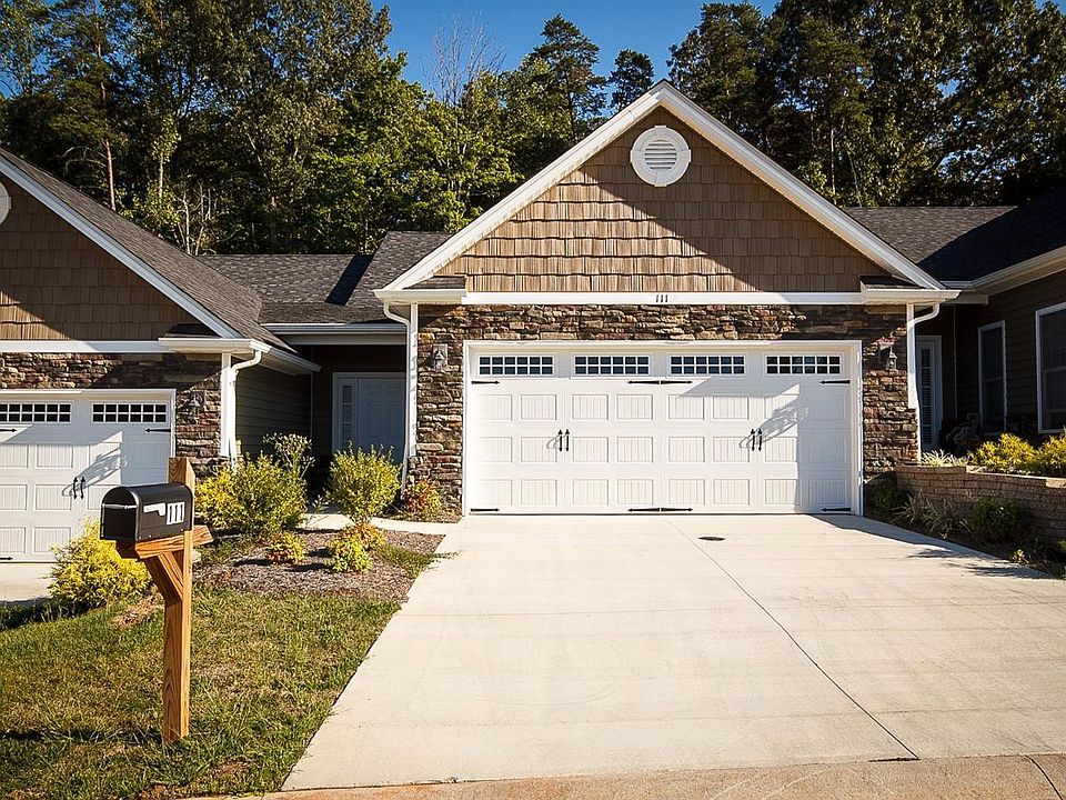 1st image of 111 Chateau Pl