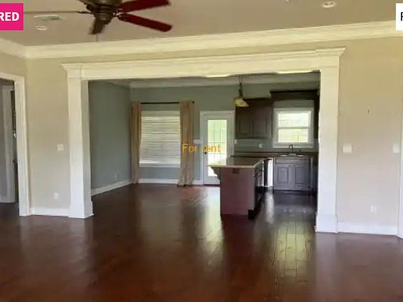 3rd image of 125 White Oak Dr