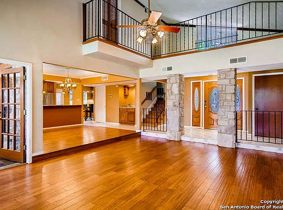 3rd image of 8906 Melinda Ct
