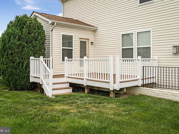 5th image of 100 Ivy Hill Ct