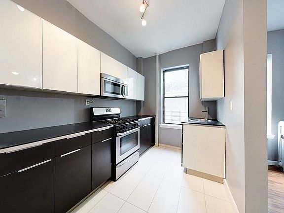 3rd image of 1067 Eastern Pkwy #2E