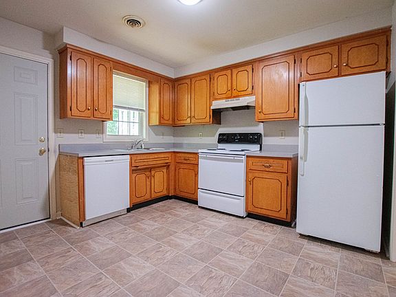 5th image of 344 Dupuis Dr APT A