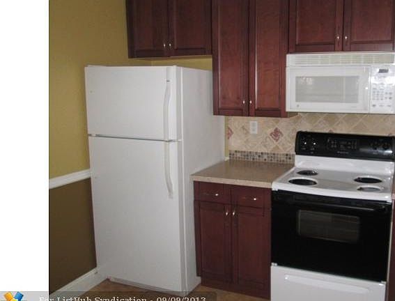 4th image of 3250 NW 85th Ave APT 10
