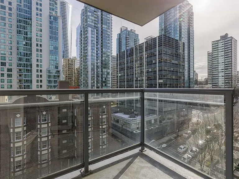 1328 W Pender St #1201 — Photo 14