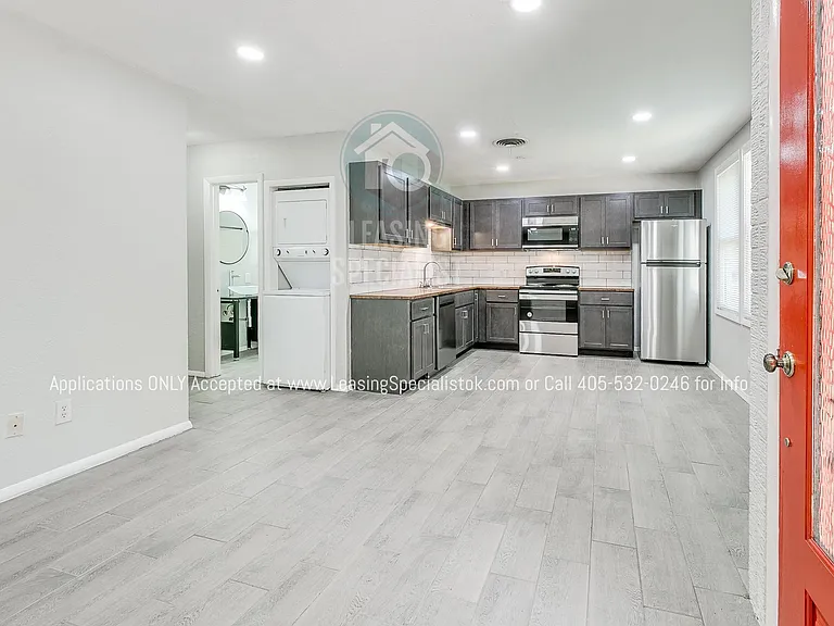 1025 Parsons St — Photo 9