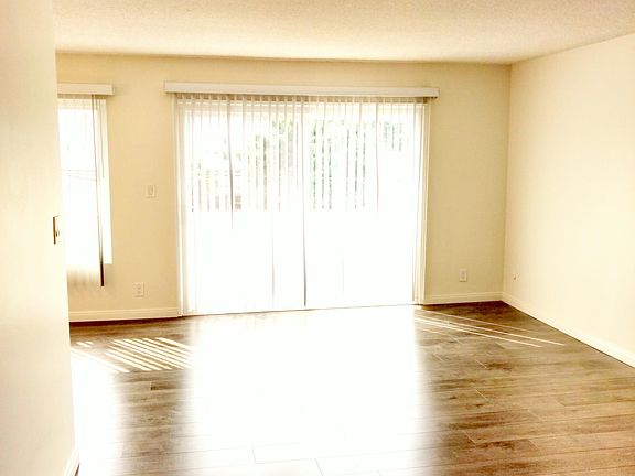 5th image of 1427 N Poinsettia Pl APT 210