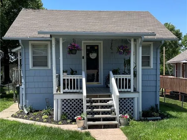 2616 S 4th St, Leavenworth, KS 66048