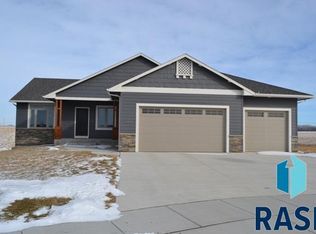 2804 Sunray Cir, Brandon, SD 57005