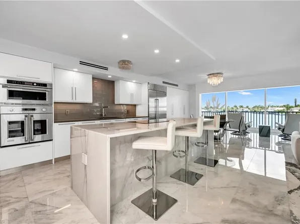 2750 Gulf Shore Blvd N 204, Naples, FL 34103