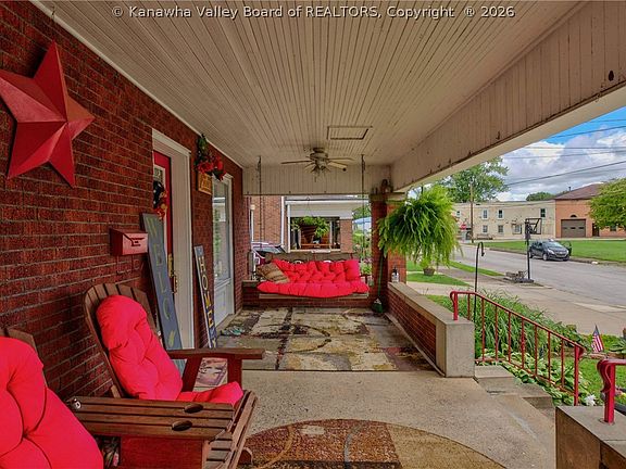 5th image of 208 Race St