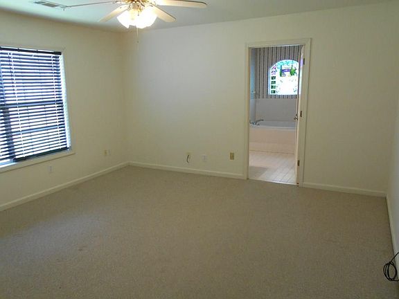 4th image of 107 Lott Dr