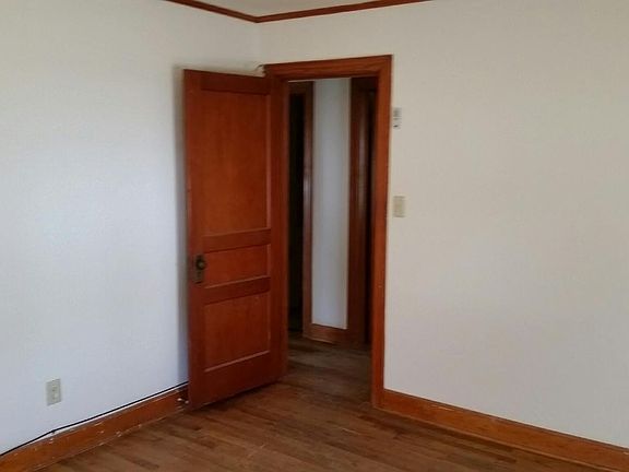 5th image of 1410 W James Ave
