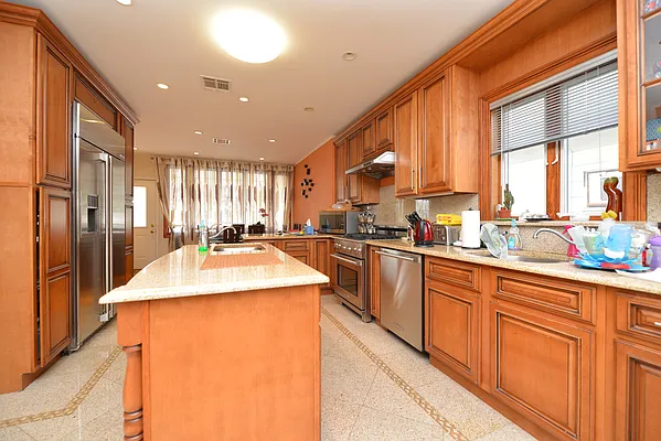 Sold by Amerihomes Realty of NY | media 1