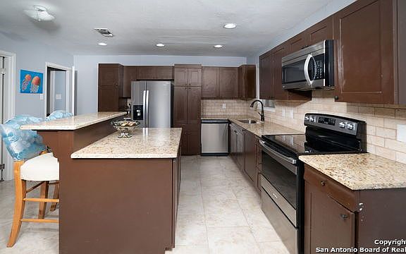 5th image of 2743 Castanet St