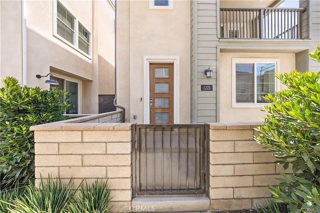 4 bed, 3.5 bath, 1818 sqft, $5,500 — Photo 3