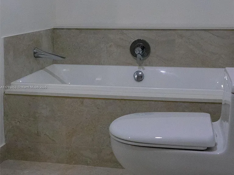 488 NE 18th St #1809 — Photo 20