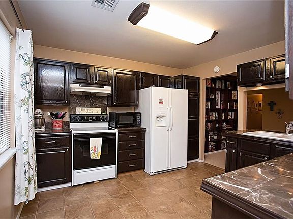 4th image of 819 N 12th Ter