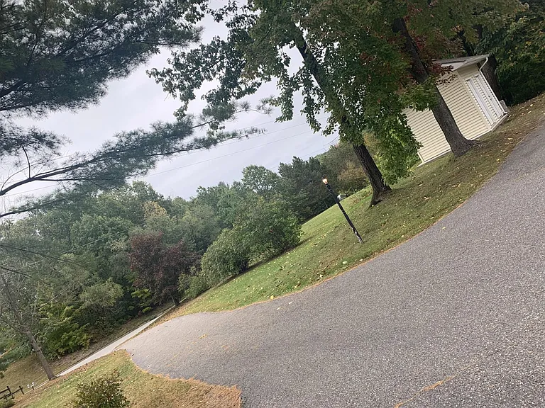 63 Sunderland Woods Rd — Photo 8