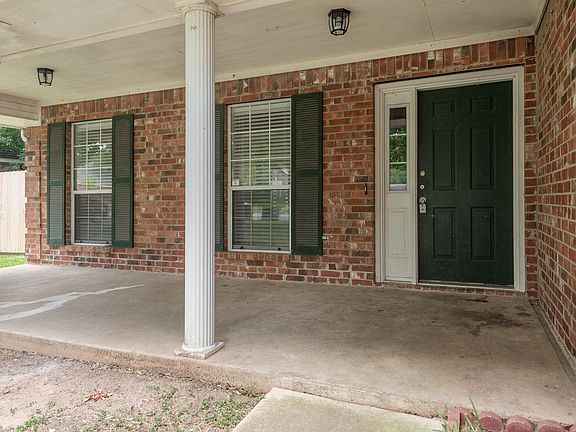 2nd image of 1206 Bayou Woods Dr