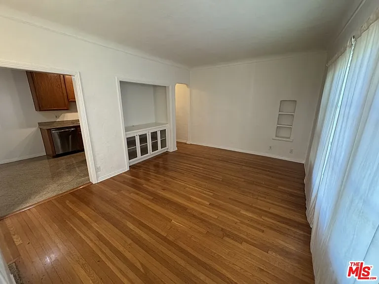 264 S Reeves Dr #101 — Photo 4