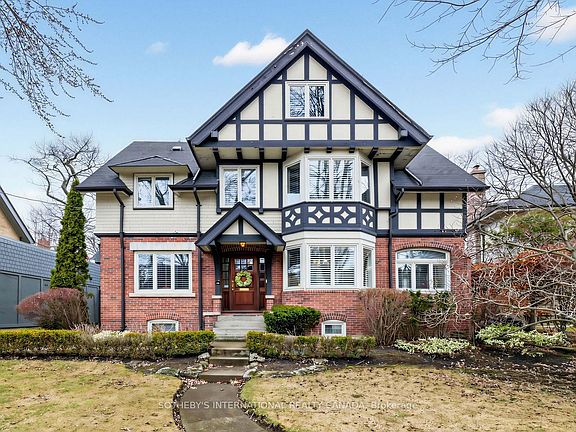 3rd image of 136 Roxborough Dr