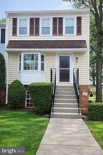 End unit with lots of natural light