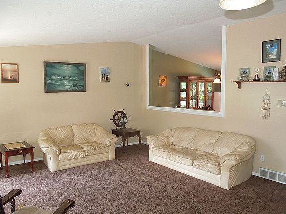 3rd image of 3816 Coachman Dr