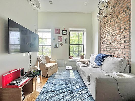 1st image of 23 Hart St #3