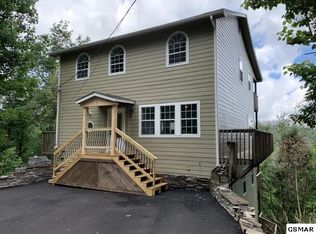 937 Crooked Ridge Rd, Gatlinburg, TN 37738