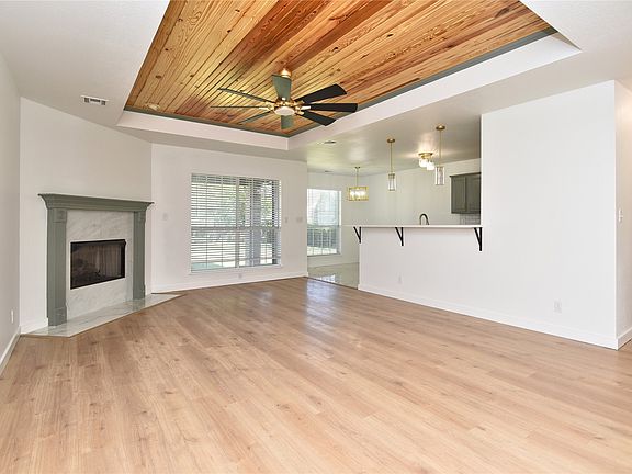 4th image of 225 E Seminole Pl