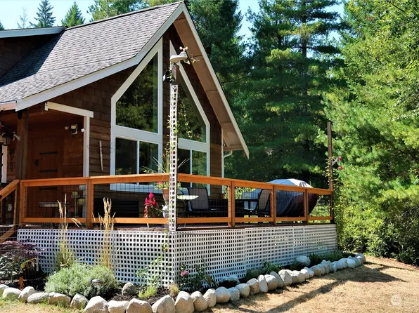 301 E Kingsley Place, Belfair, WA 98528