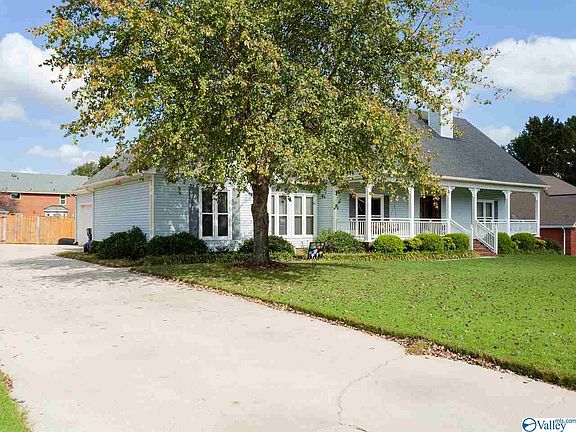 2nd image of 137 Kingswood Dr