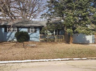 4610 Skyline Dr, Rockford, IL 61107