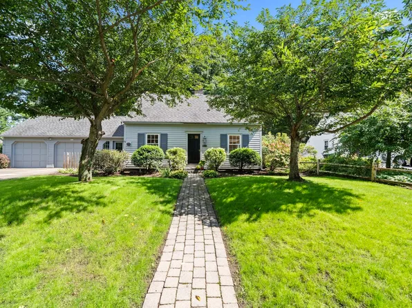 9 Hillside Dr, Nashua, NH 03064