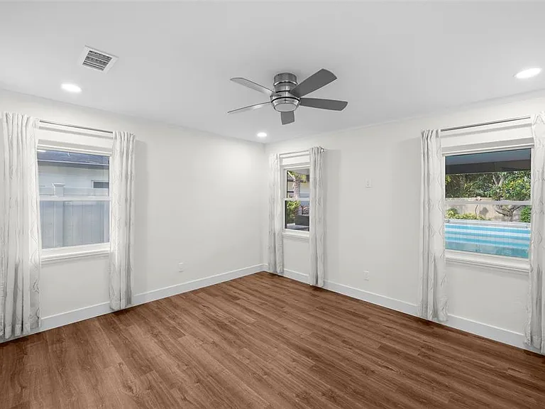 402 Erie Ave — Photo 47