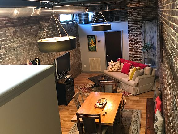 2nd image of 224 W Jackson Ave