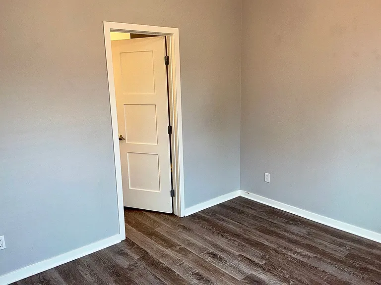 537 W Maple Ave — Photo 29