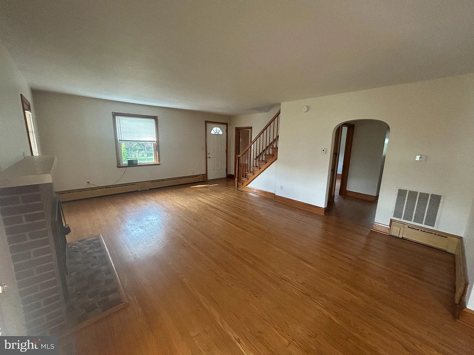 4 bed, 2.0 bath, 1913 sqft, $2,750 — Photo 2