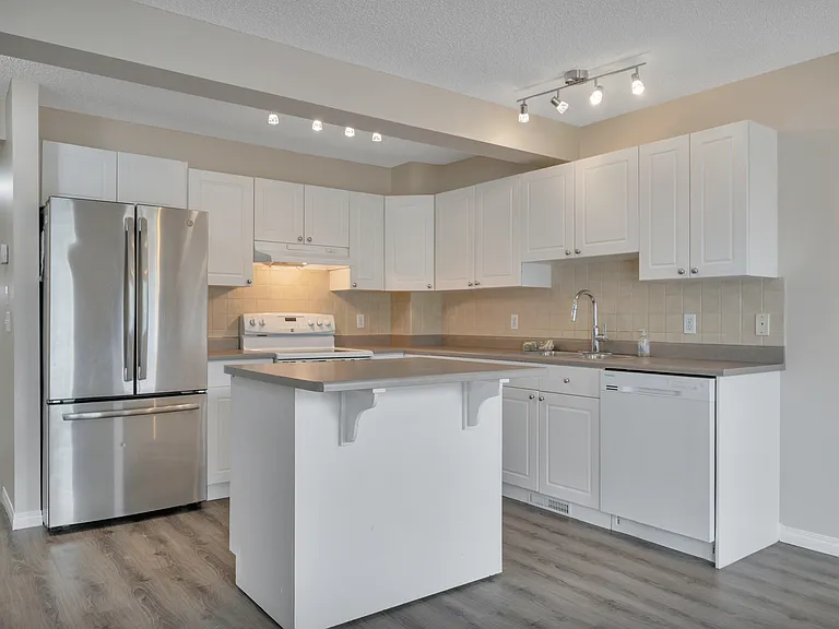 37 Vaughn Ave #37 — Photo 8