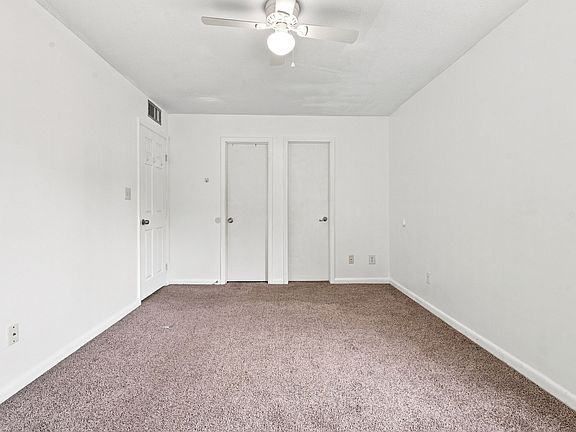 5th image of 570 Bahia Cir #B