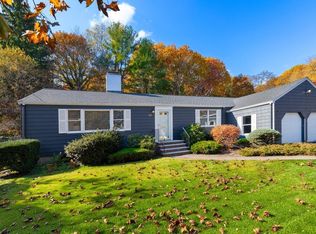 10 Robin Rd, Lynnfield, MA 01940