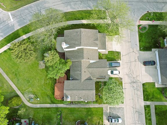 3rd image of 784 Buckingham Ct
