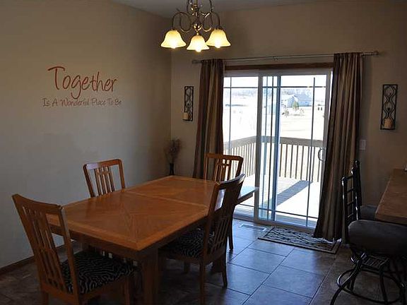 3rd image of 2535 Meadow View Dr