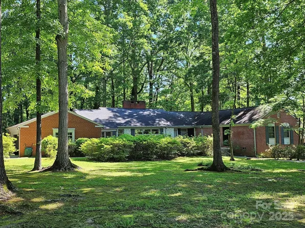 906 Forest Dr, Lancaster, SC 29720