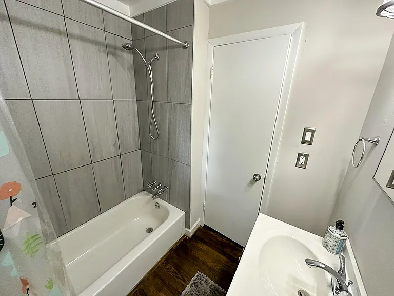 Unit 2/3/4 Shared Bathroom