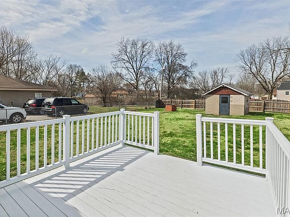 5th image of 22 Lexington Dr