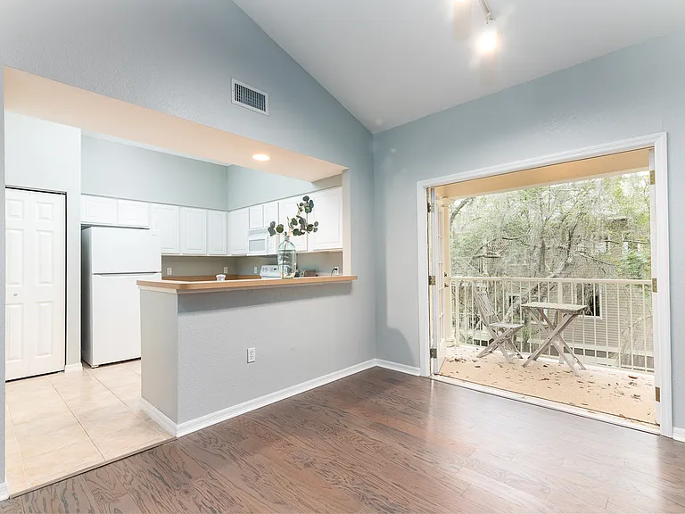 4850 SW 91st Ter #301 — Photo 6