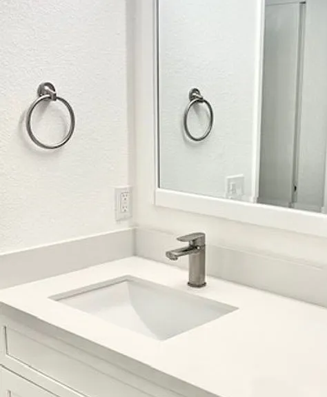 Oak Park Village Apartments — Photo 36